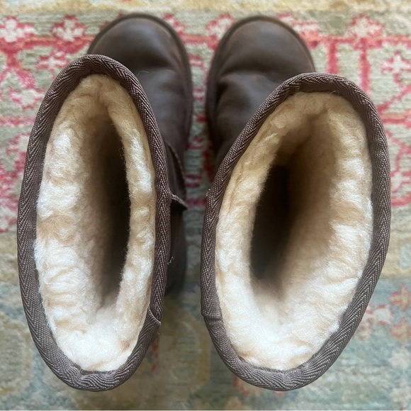 Brand New weatherproof UGGs - Picture 2 of 4